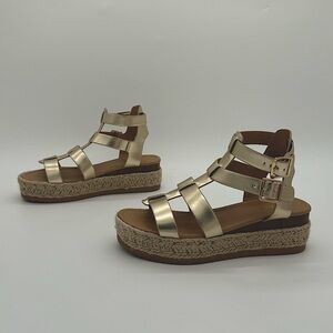 Soda Women Gold Sandals Size 8 M Height: 2.25 inch